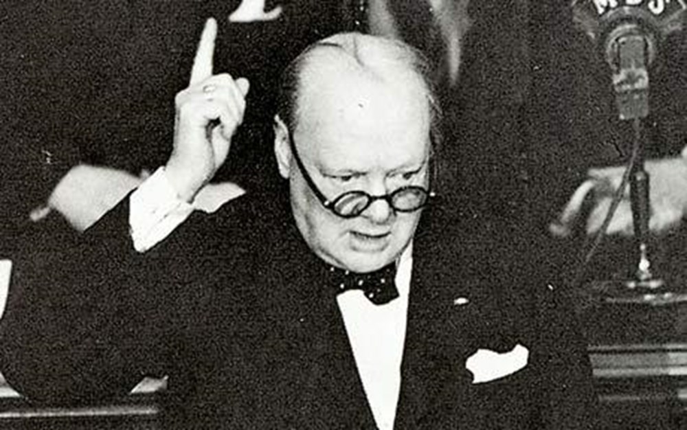 Тревоги которой наполнена речь черчилля. Уинстон Черчилль премьер-министр Великобритании. Уинстон Черчилль 1940. Уинстон Черчилль оратор. Черчилль в парламенте.