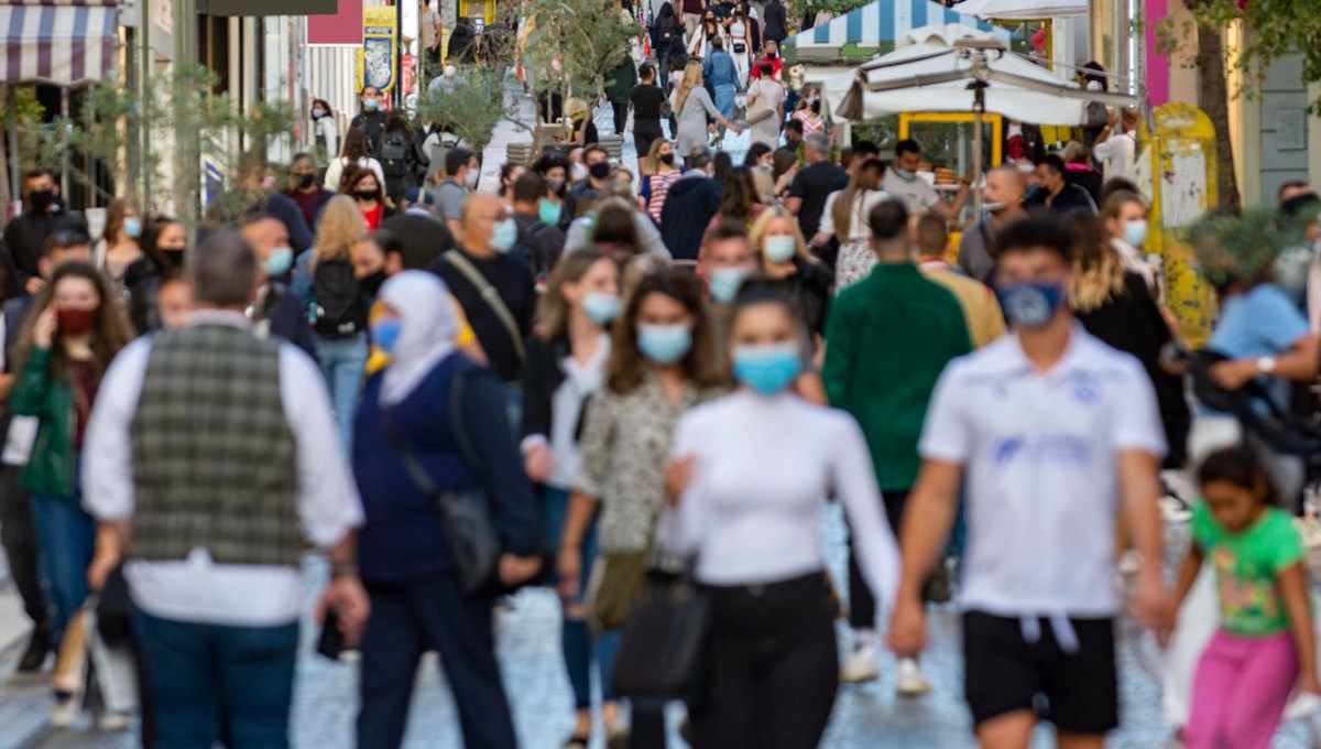 Yunanistan'da günlük Covid-19 vaka sayısı bir günde iki katın üzerinde arttı