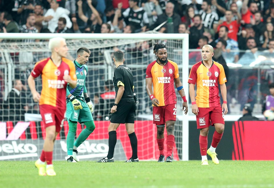 Galatasaray deplasmanda derbi galibiyetini unuttu - 1