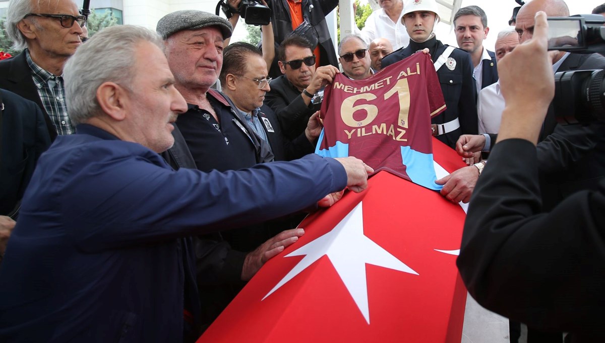 Trabzonspor Onursal Başkanı Mehmet Ali Yılmaz son yolculuğuna uğurlandı Trabzonspor Onursal Başkanı Mehmet Ali Yılmaz son yolculuğuna uğurlandı