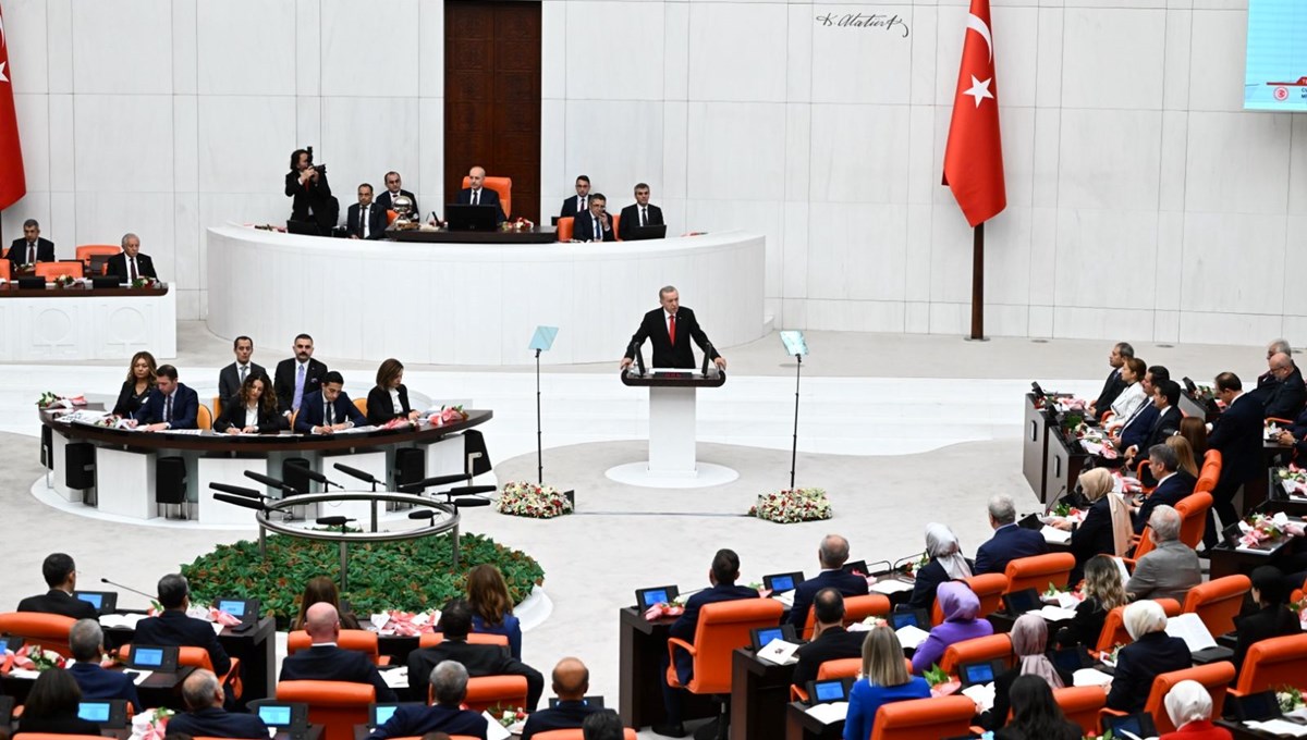 Meclis'te yeni yasama yılı başladı Meclis'te yeni yasama yılı başladı