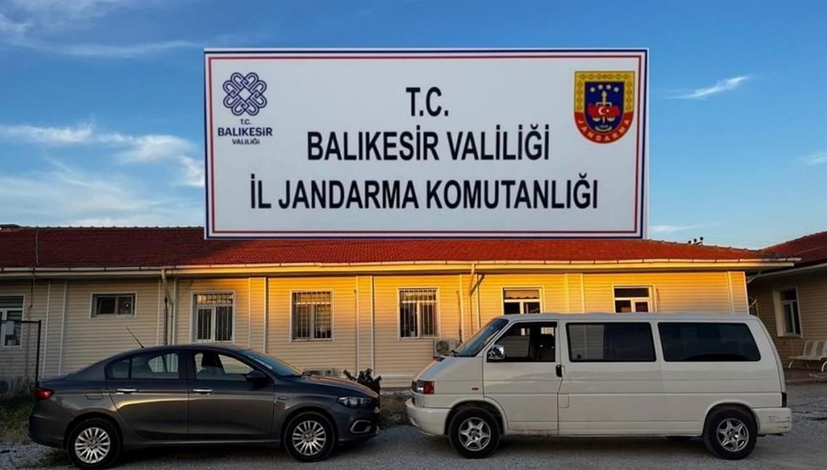 Balıkesir'de 15 kaçak göçmen yakalandı