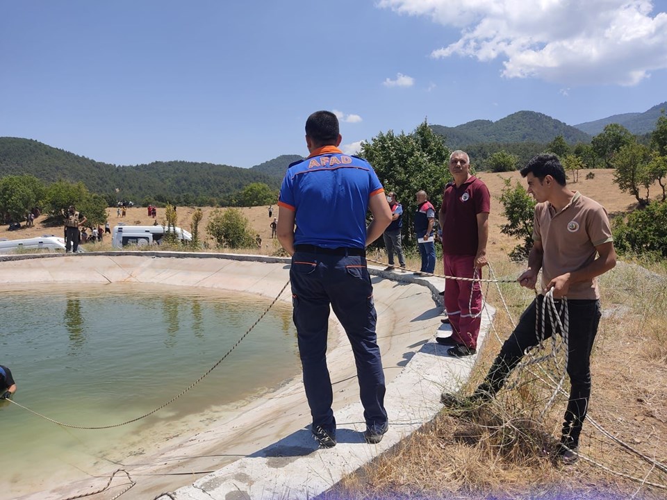 Yangın söndürme havuzuna giren iki çocuk boğuldu - 1