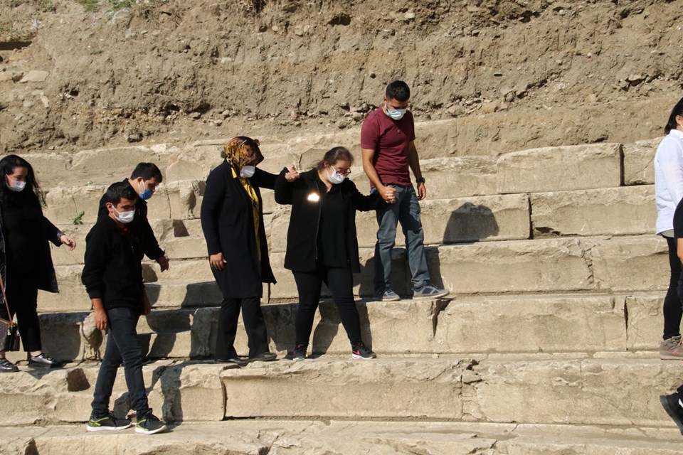 Özel öğrenciler antik tiyatrodaki kazı çalışmalarına katıldı - 1