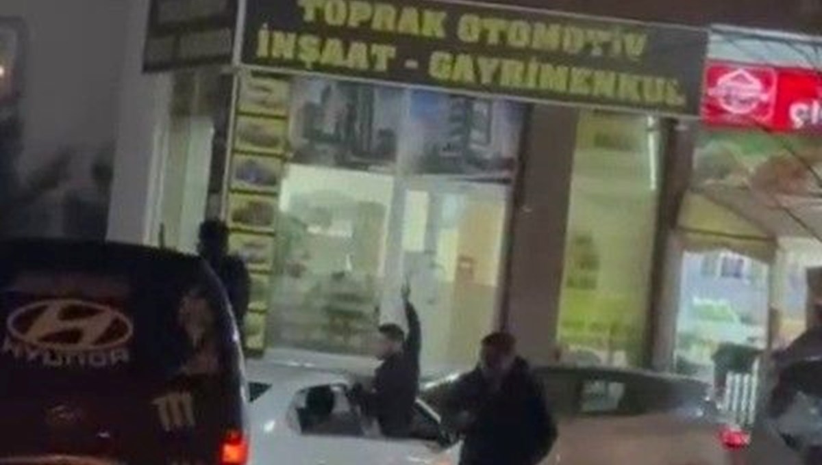 Pendik’te araç içerisinden silahla ateş eden şüpheli yakalandı Pendik’te araç içerisinden silahla ateş eden şüpheli yakalandı