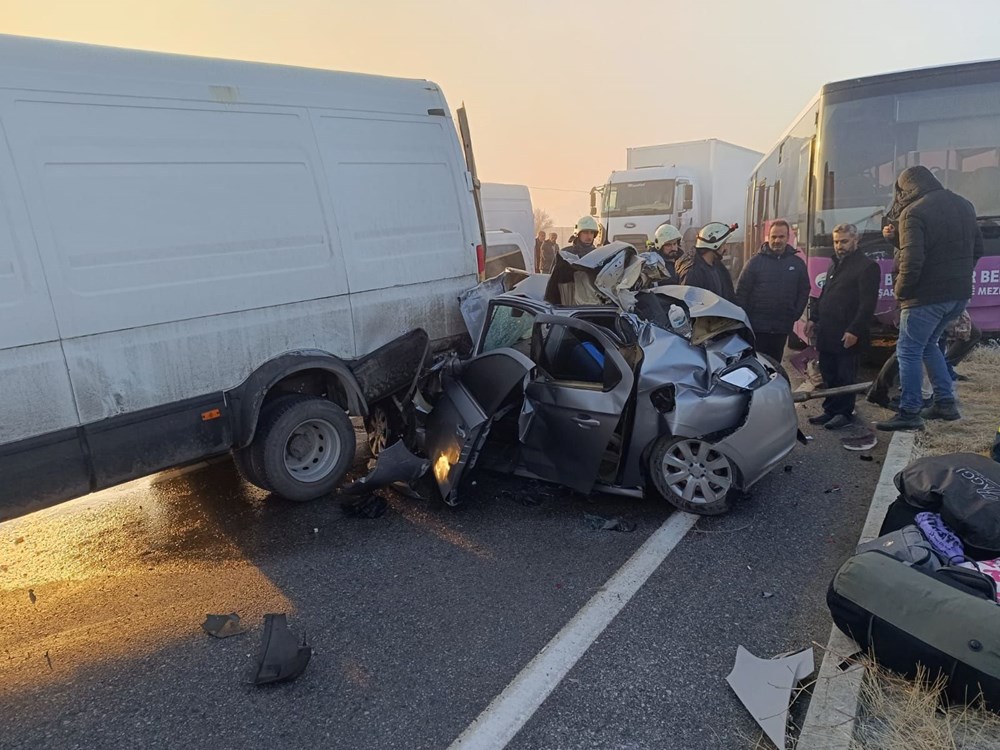 Van'da 30 araçlık zincirleme trafik kazası: 2 ölü - 4