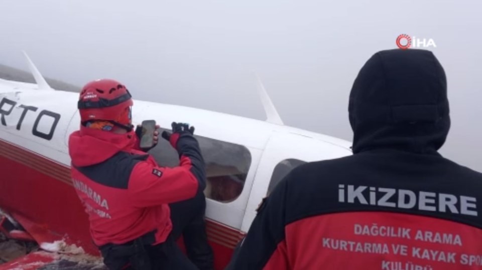 Türk pilotun kullandığı uçak düştü: Pilot öldü, kadın yolcu kurtarıldı - 1