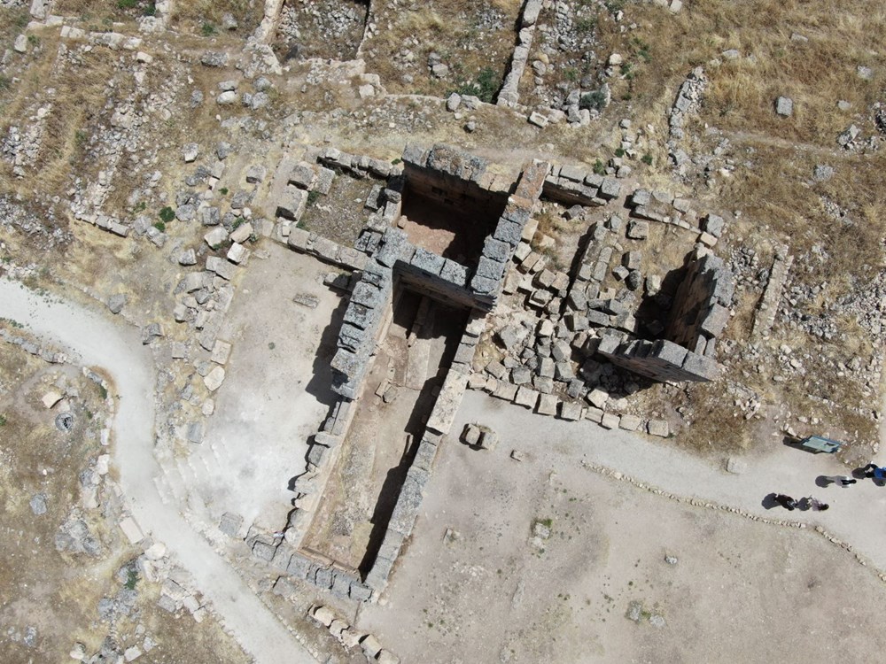 3 bin yıllık Zerzevan Kalesi’nin altında devasa yapılar tespit edildi - 6