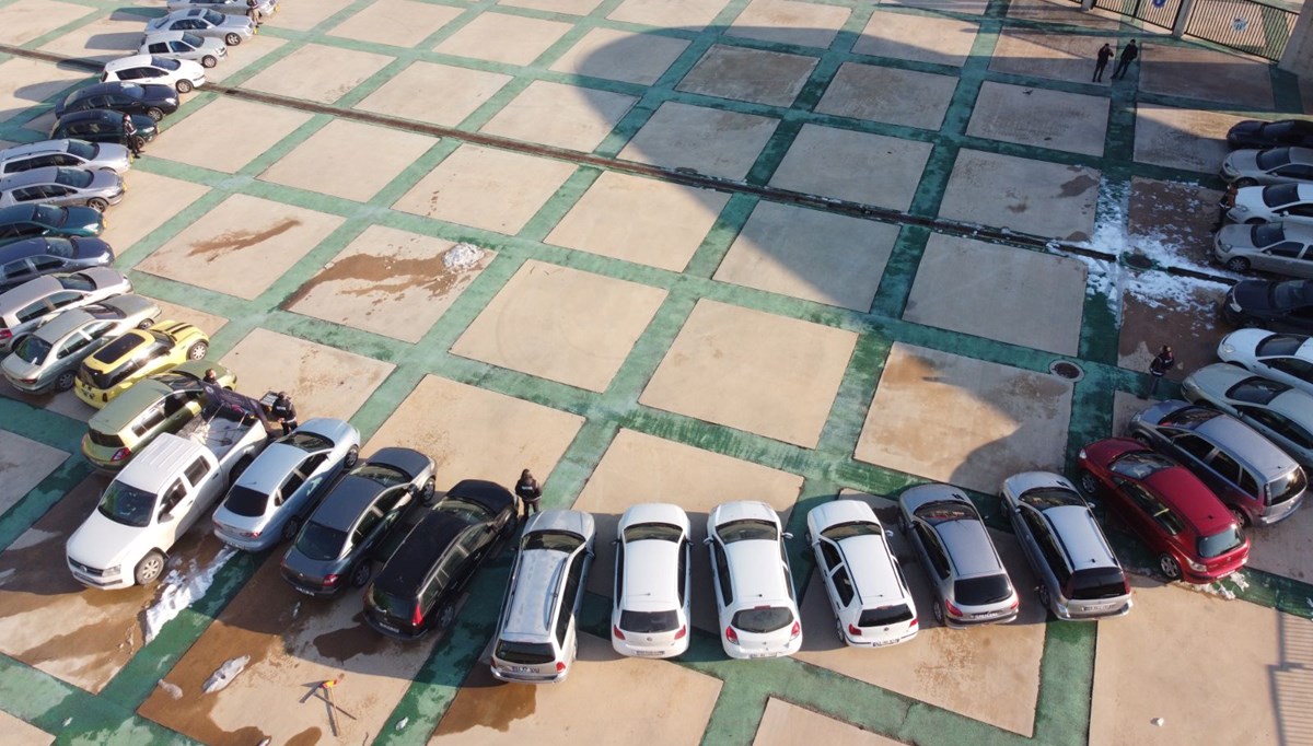 Bursa merkezli 13 ildeki oto dolandırıcılığı operasyonunda 11 kişi tutuklandı Bursa merkezli 13 ildeki oto dolandırıcılığı operasyonunda 11 kişi tutuklandı