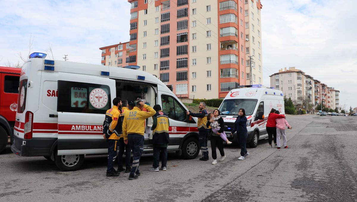 12 katlı binada çıkan yangında 3'ü çocuk, 4 kişi dumandan etkilendi