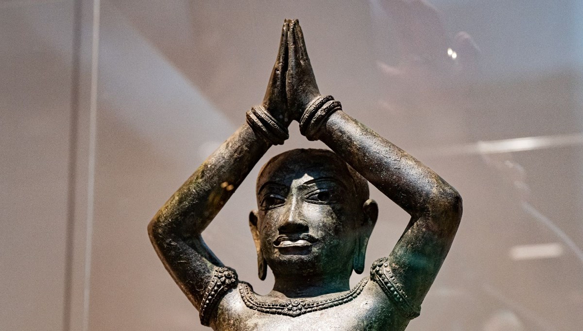 Altın Çocuk ve Diz Çöken Kadın heykelleri Tayland'a geri gönderildi