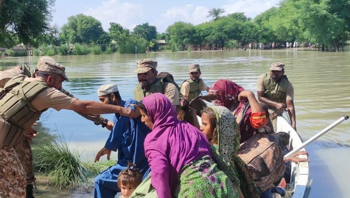 Pakistan’da muson yağmurları sebebiyle ölenlerin sayısı 1265’e çıktı