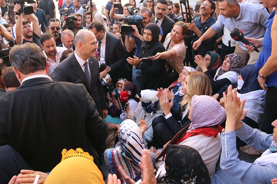 İçişleri Bakanı Soylu'dan Diyarbakır'daki ailelere ziyaret - 1