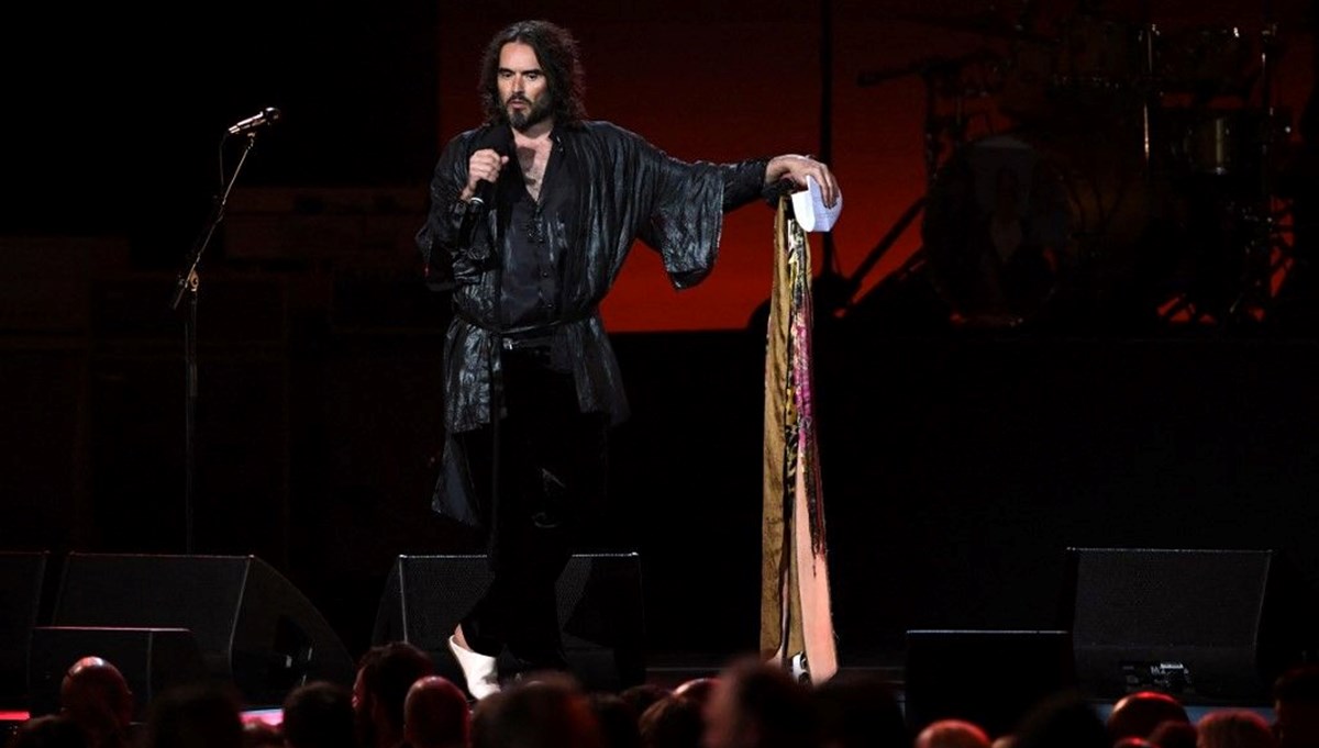 Russell Brand'e tecavüz ve taciz suçlaması Russell Brand'e tecavüz ve taciz suçlaması