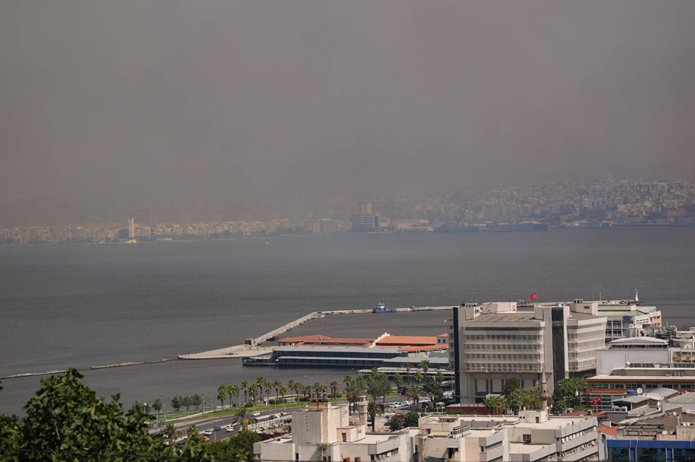 Türkiye orman yangınlarıyla mücadele ediyor: İzmir'de alevler evlere sıçradı, yüzlerce kişi tahliye edildi - 17