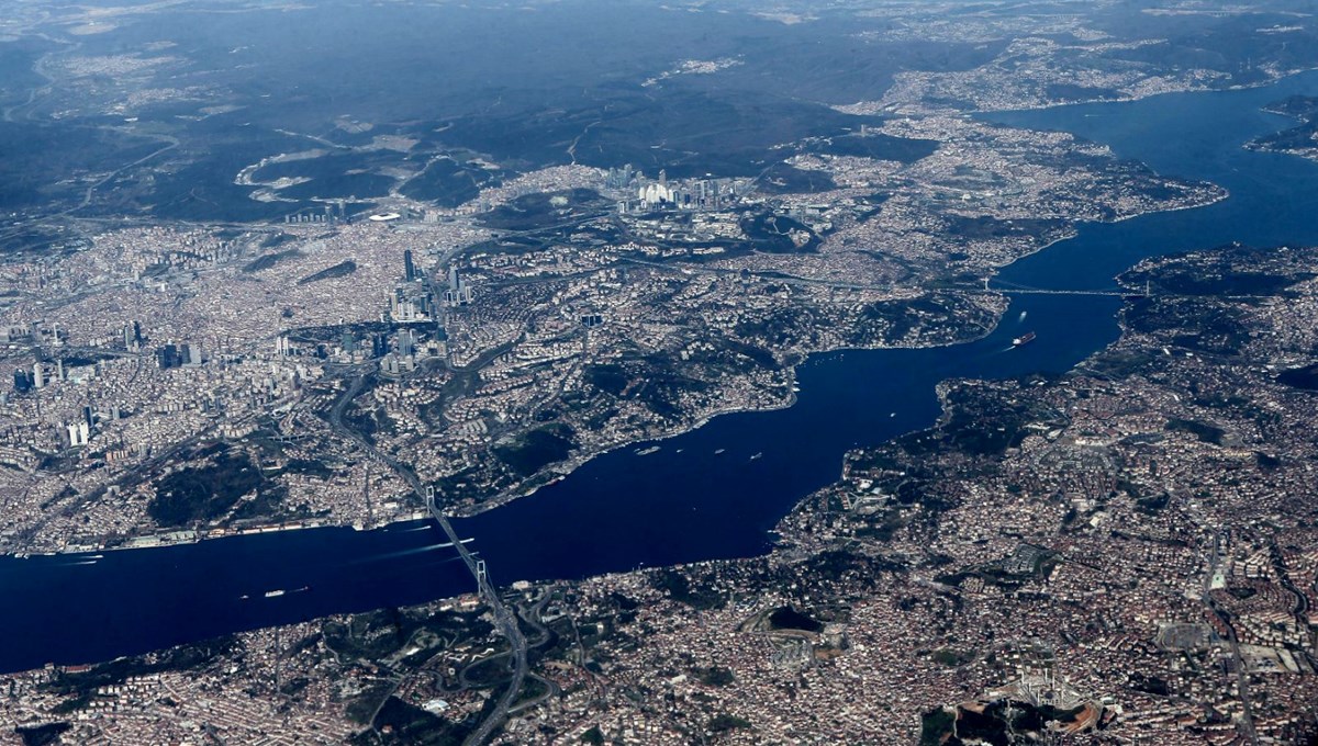Bahar geldi İstanbul semaları hareketlendi! Pilottan kuleye: Şu anda bir halka çiziyorlar Bahar geldi İstanbul semaları hareketlendi! Pilottan kuleye: Şu anda bir halka çiziyorlar