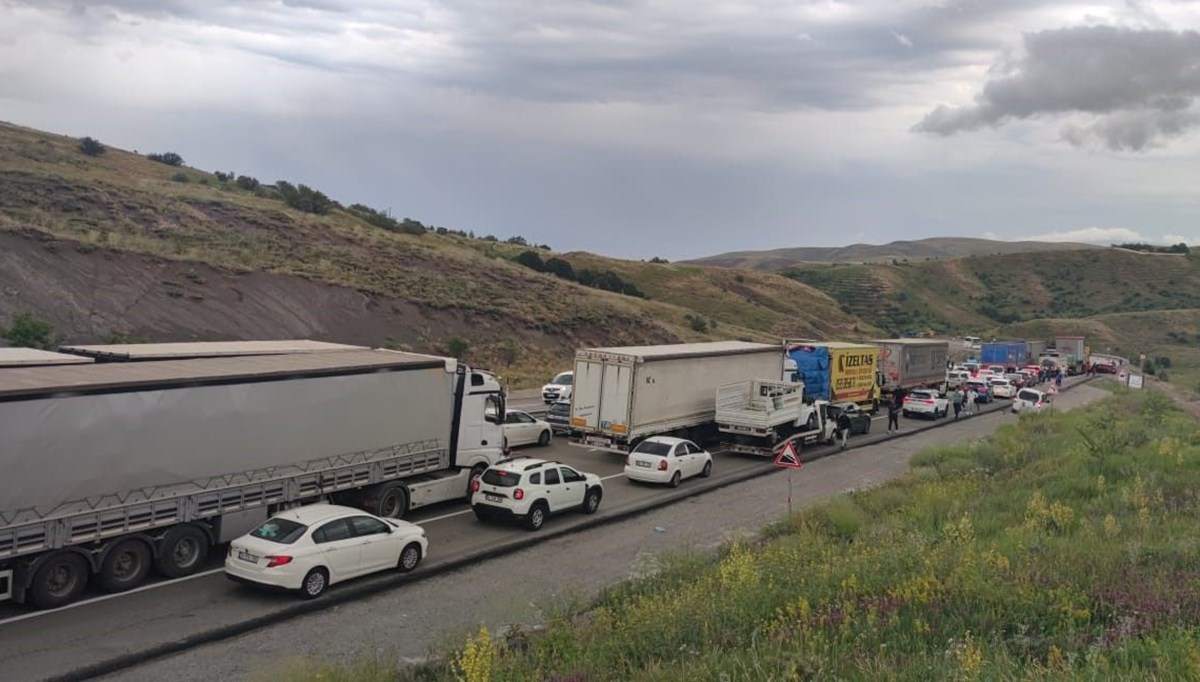 Erzurum’da zincirleme trafik kazası: 8 yaralı