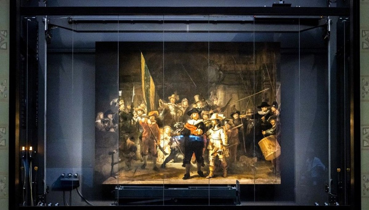 Yapay zeka Rembrandt'ın Gece Devriyesi tablosunu orijinal haline getirdi