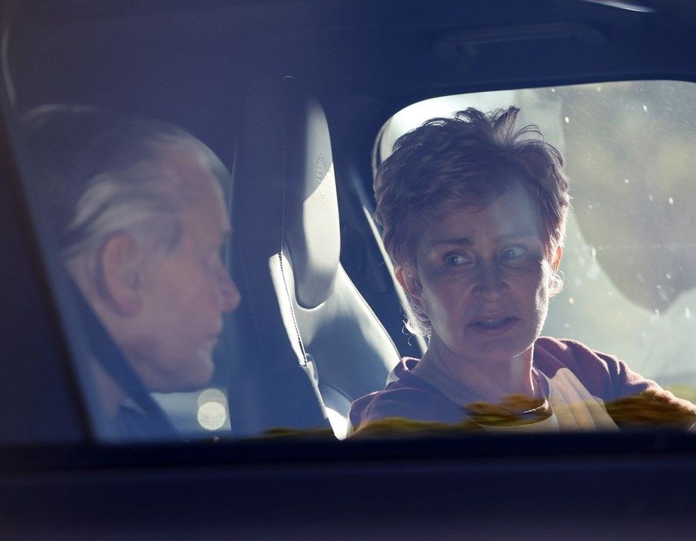 Parkinson'a yakalanan Ozzy Osbourne bu kez bastonla - 4