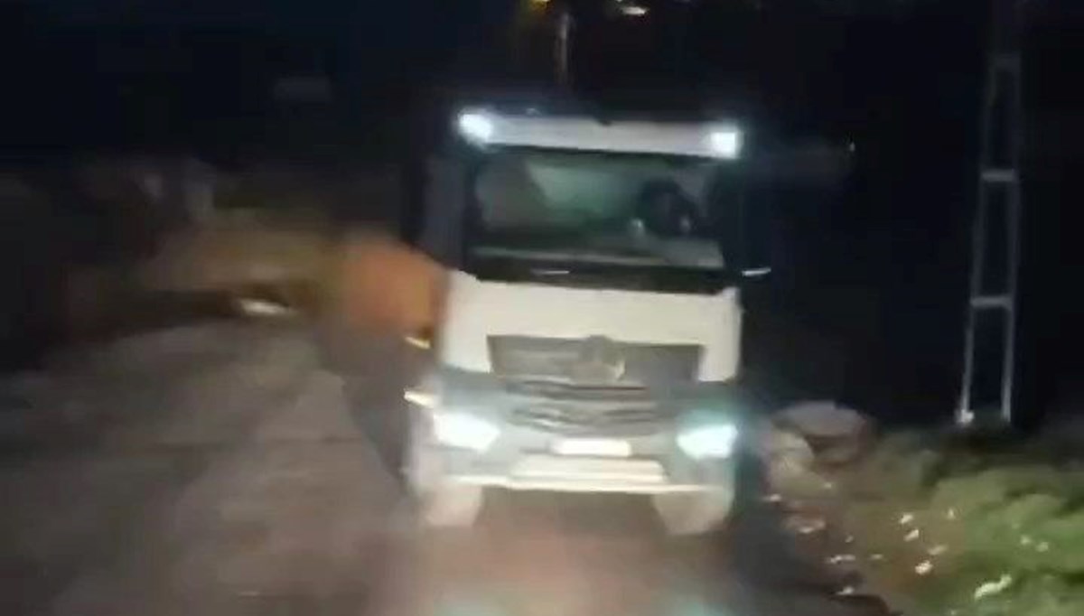 İnşaat attığını su kanalına döken beton mikseri sorumlusuna ceza İnşaat attığını su kanalına döken beton mikseri sorumlusuna ceza