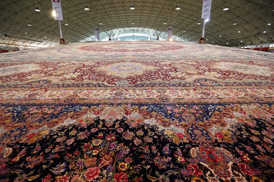 İran "dünyanın en büyük el dokuma halısını" tanıttı - 1