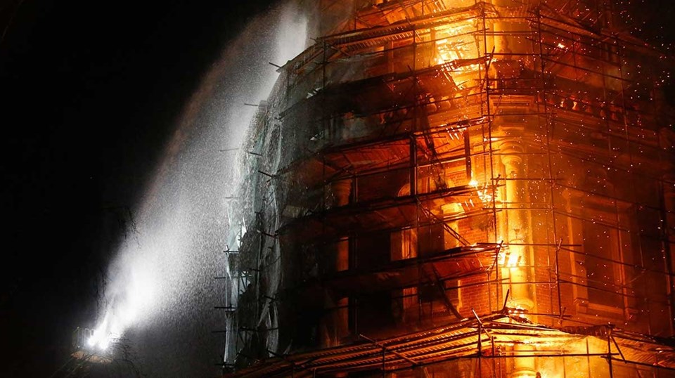 Rusya'daki tarihi manastırda yangın - 1