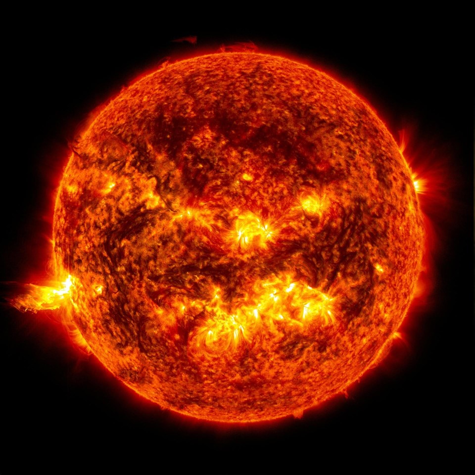 NASA paylaştı: Güneş'te 400 bin kilometrelik ateş kanyonu - 1