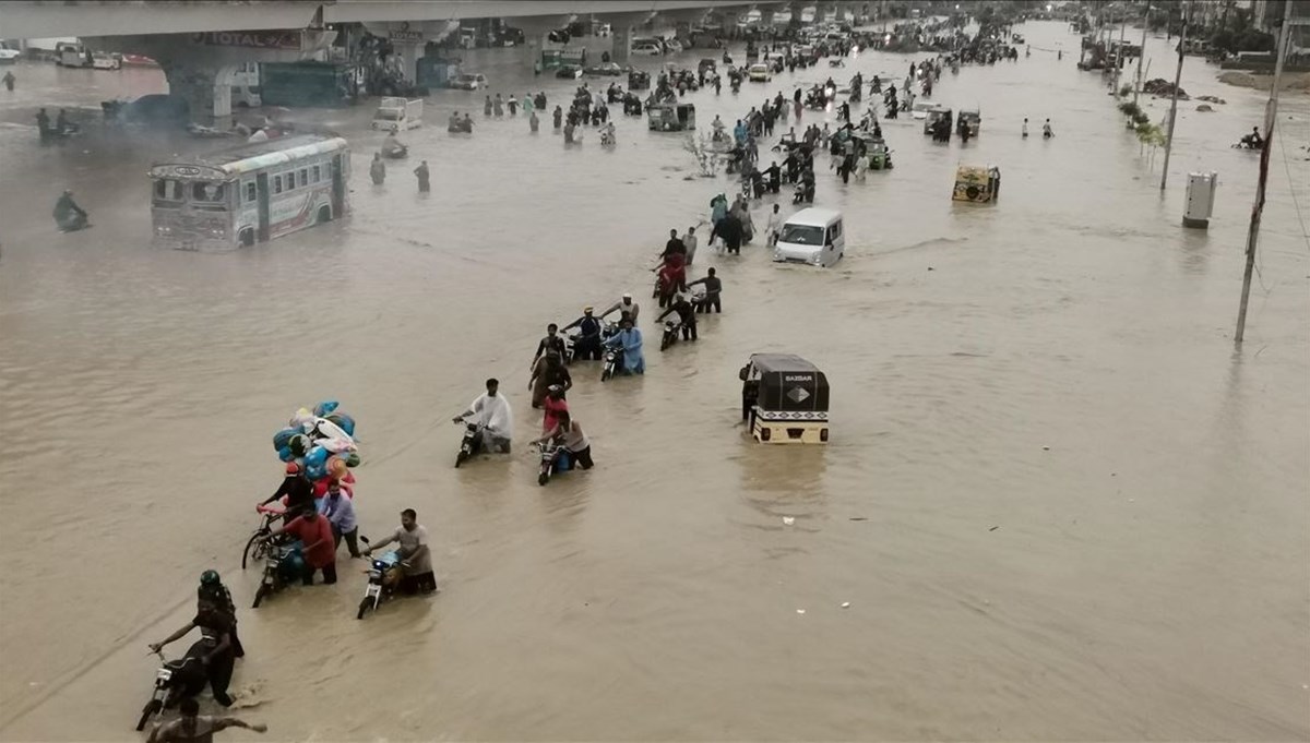 Pakistan’da şiddetli fırtına: 10 ölü Pakistan’da şiddetli fırtına: 10 ölü