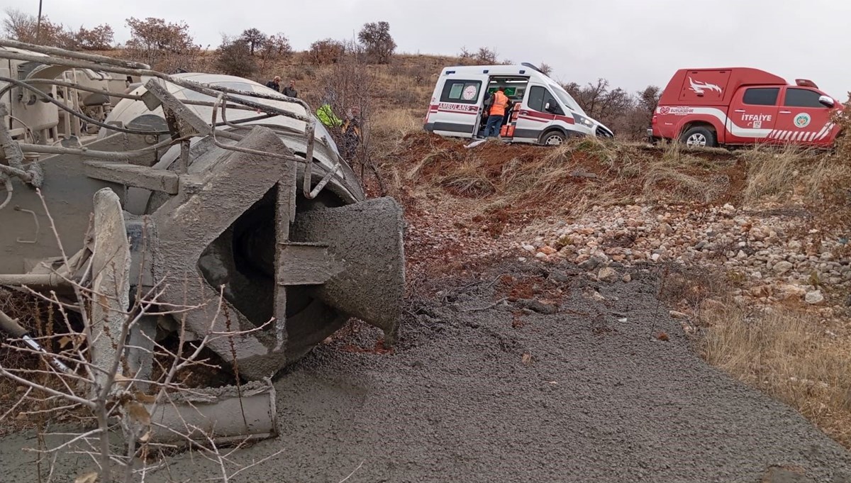 Malatya’da beton mikseri devrildi: 1 yaralı Malatya’da beton mikseri devrildi: 1 yaralı