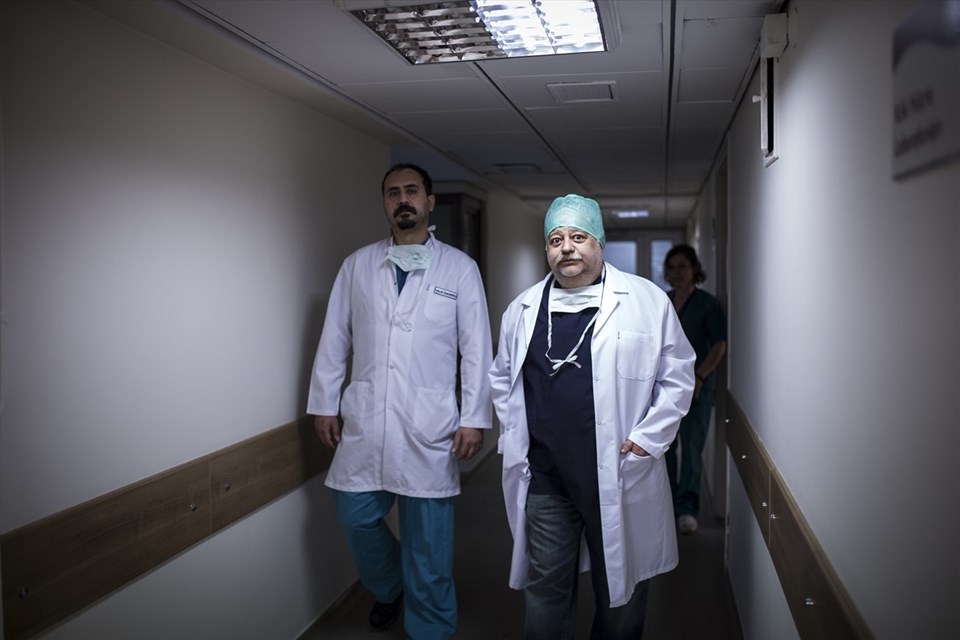 Beyin cerrahisinde dünyanın ilk "robotik"ameliyatı Türkiye'den - 1