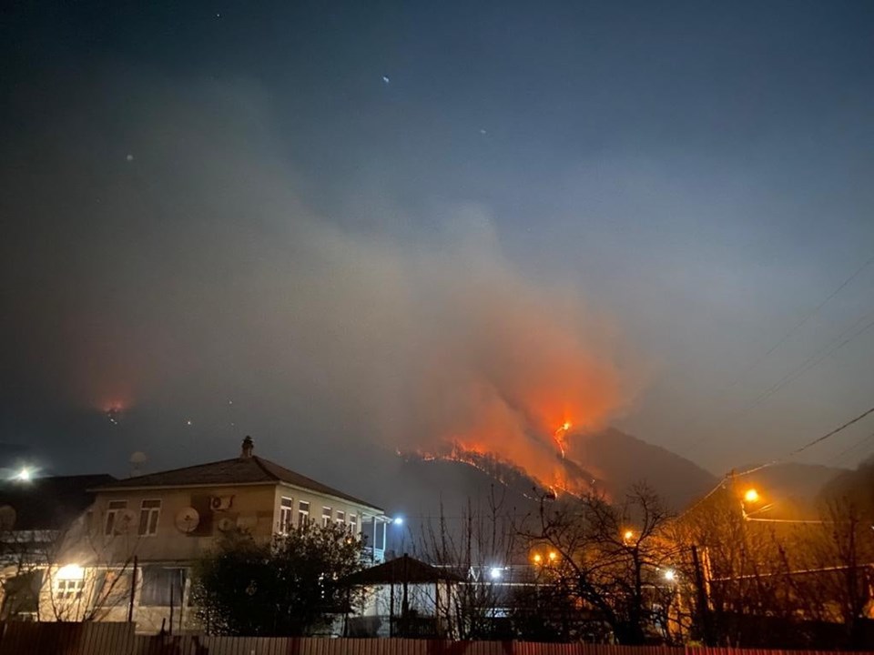 Rusya'da havai fişek yangın çıkardı - 1