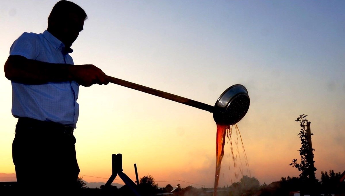 Kazanda kaynatılıp paylaşılıyor: Bereket getirdiğine inanılıyor
