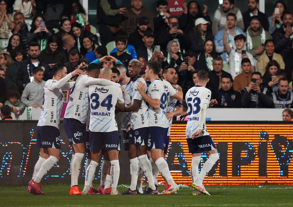 Fenerbahçe-Bodrum FK Maçında Şaşırtan An: Gol Sonrası Tüm Takım Kaleciye Yöneldi! 73 4 wZ