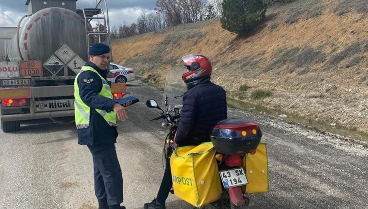 Emet’te jandarma trafik ekipleri denetimlerine devam ediyor