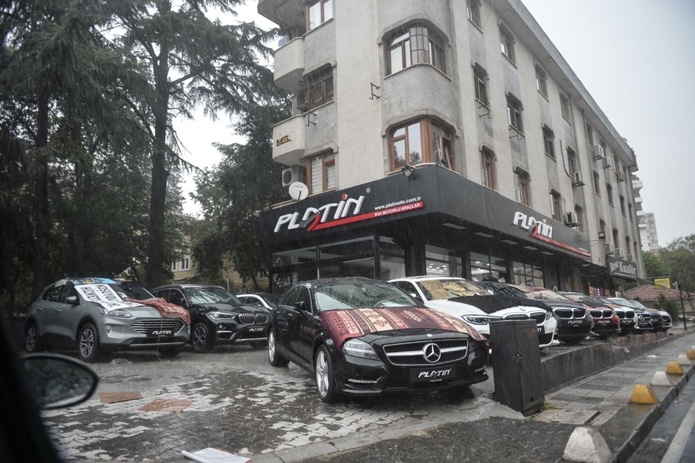 İstanbul'da milyonluk araçları doludan yorgan-yastıkla korudular - 5