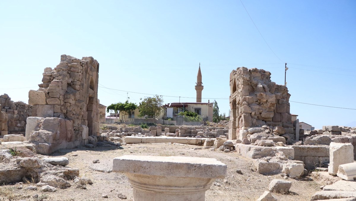 Tyana Antik Kenti'nde sekizgen planlı kilise gün yüzüne çıkarılıyor Tyana Antik Kenti'nde sekizgen planlı kilise gün yüzüne çıkarılıyor