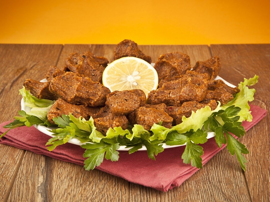 Sira Cig Kofte Seti Etli Icin Bulgur Sos Nar Aromali Sos Helalraporu