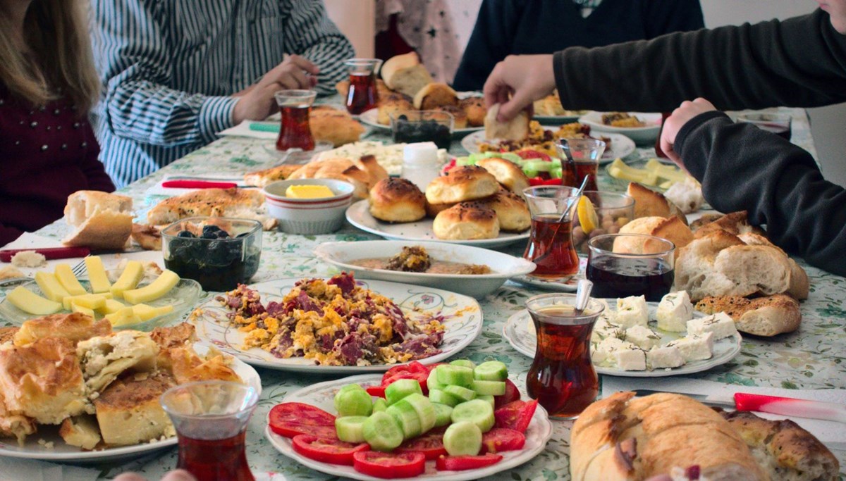 Kahvaltı sofralarından eksik etmiyoruz ama bağırsak sistemini çökertiyor