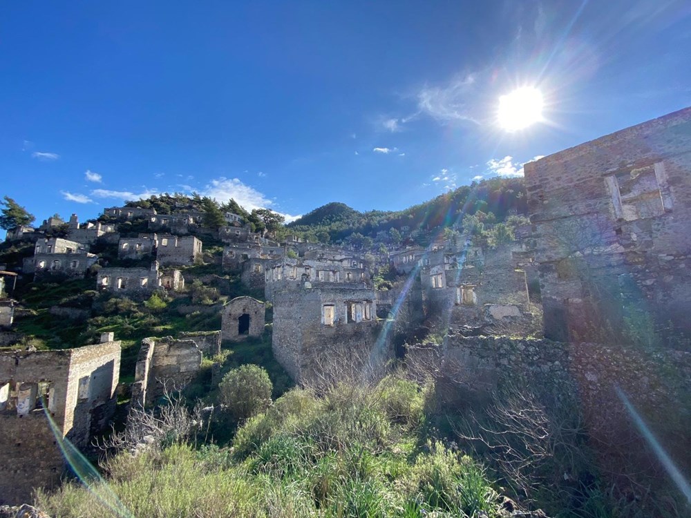 Despite the pandemic, the 'ghost village' is a tourist attraction - 8