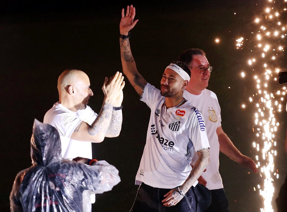 Yıldız futbolcu Neymar her şeyin başladığı yerde: "Prens geri döndü!" - 13