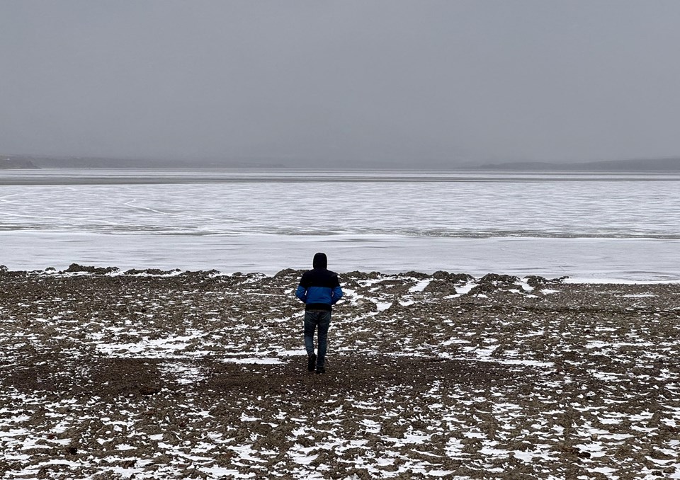 Ardahan'da Aktaş Gölü'nün yüzeyi kısmen buz tuttu - 1