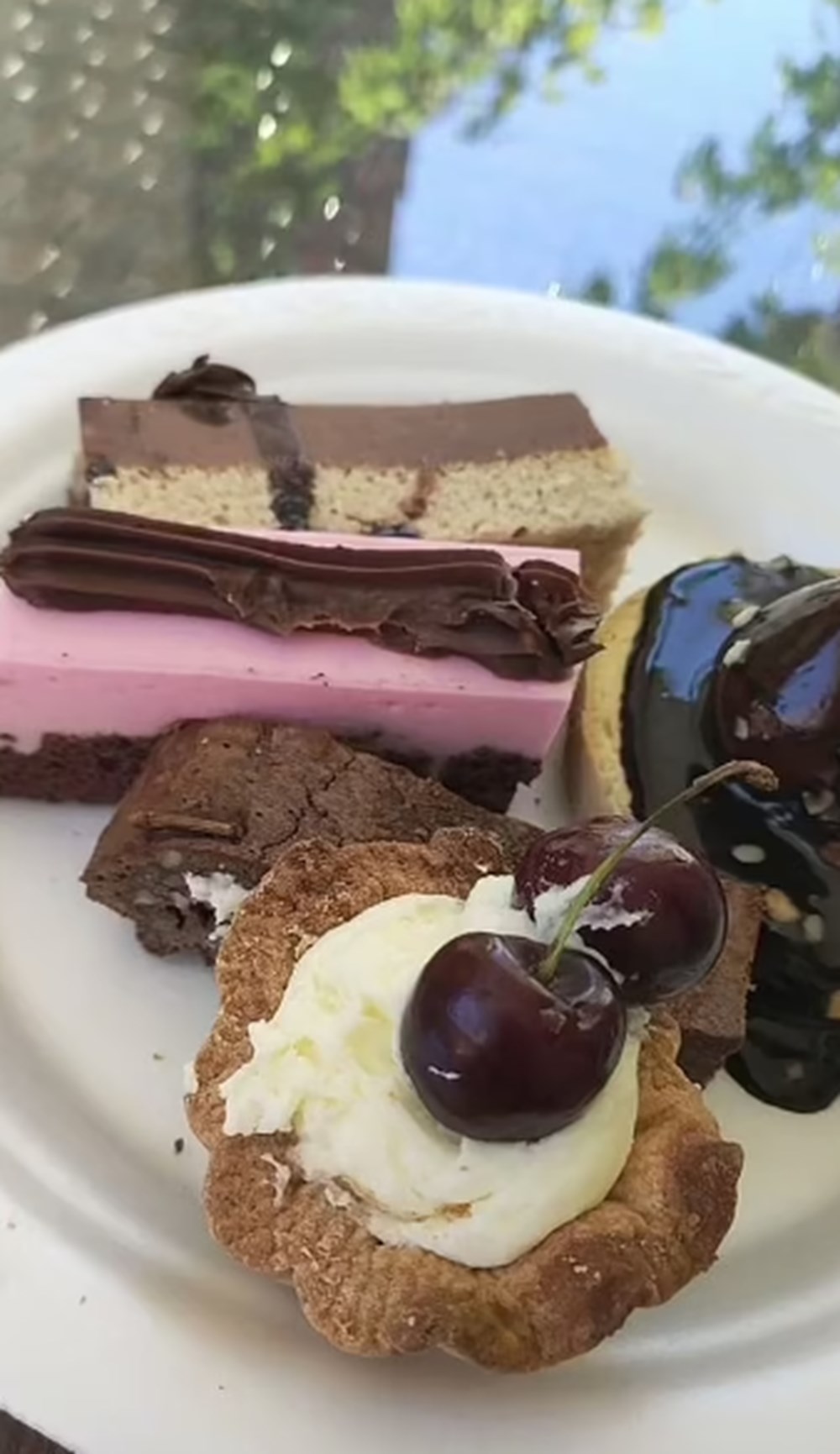 İngiliz kadın Kuşadası'ndaki 5 yıldızlı oteli dolandırdı: Eski bilekliğiyle sınırsız yedi, içti - 9