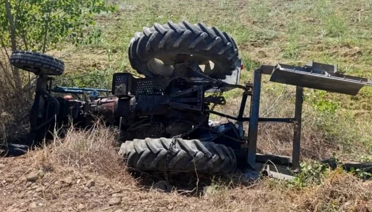 Traktör devrildi, sürücü öldü