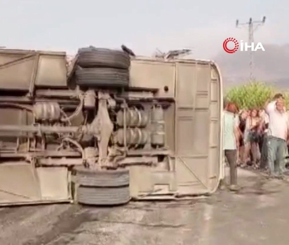 Mersin'de otobüs karşı şeride geçti: 2 ölü, 35 yaralı - 4