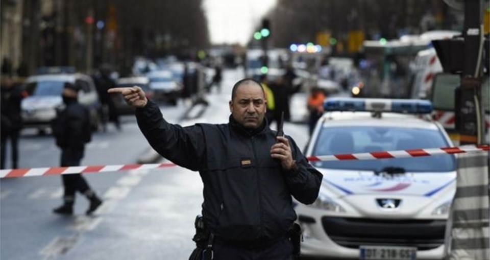 Charlie Hebdo'nun yıldönümünde Paris'te saldırı - 3