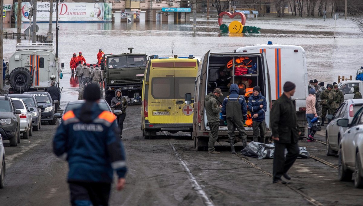 Rusya ve Kazakistan'daki nehirlerde sular yükseliyor Rusya ve Kazakistan'daki nehirlerde sular yükseliyor