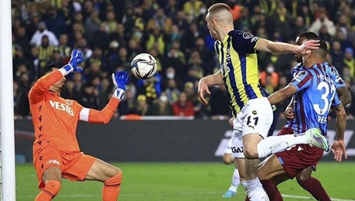 Fenerbahçe ligde Trabzonspor'a sahasında 25 maçtır yenilmiyor