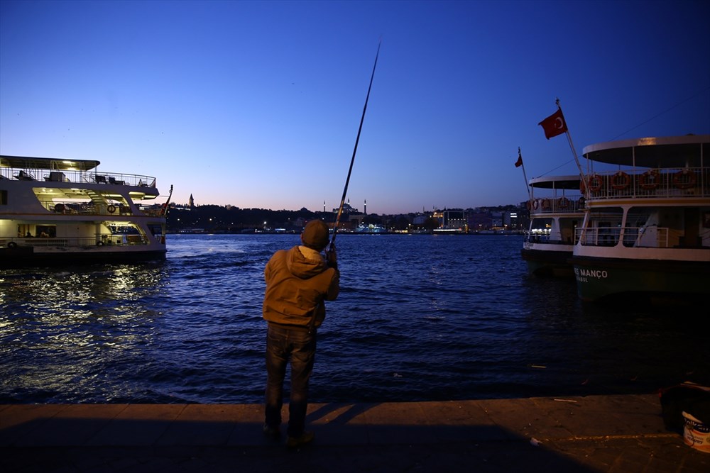 İstanbul�un gece balıkçıları NTV