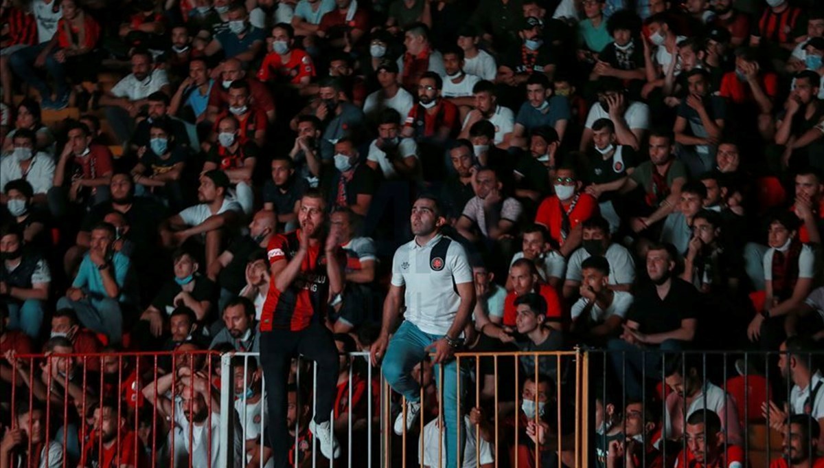 Kasımpaşa-Karagümrük derbisine deplasman yasağı Kasımpaşa-Karagümrük derbisine deplasman yasağı