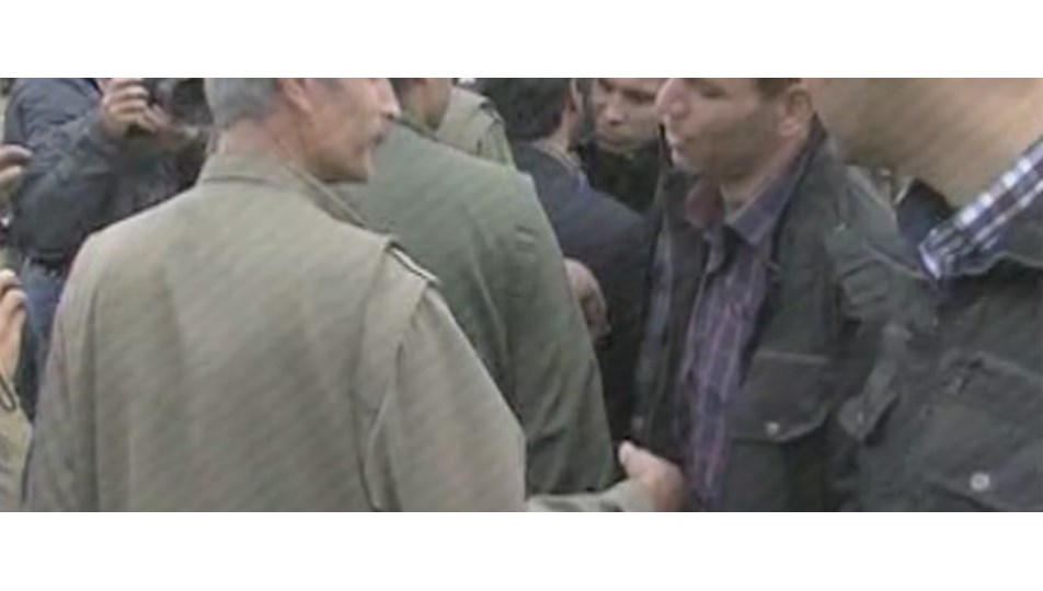 PKK'lılarla el sıkışmadılar
